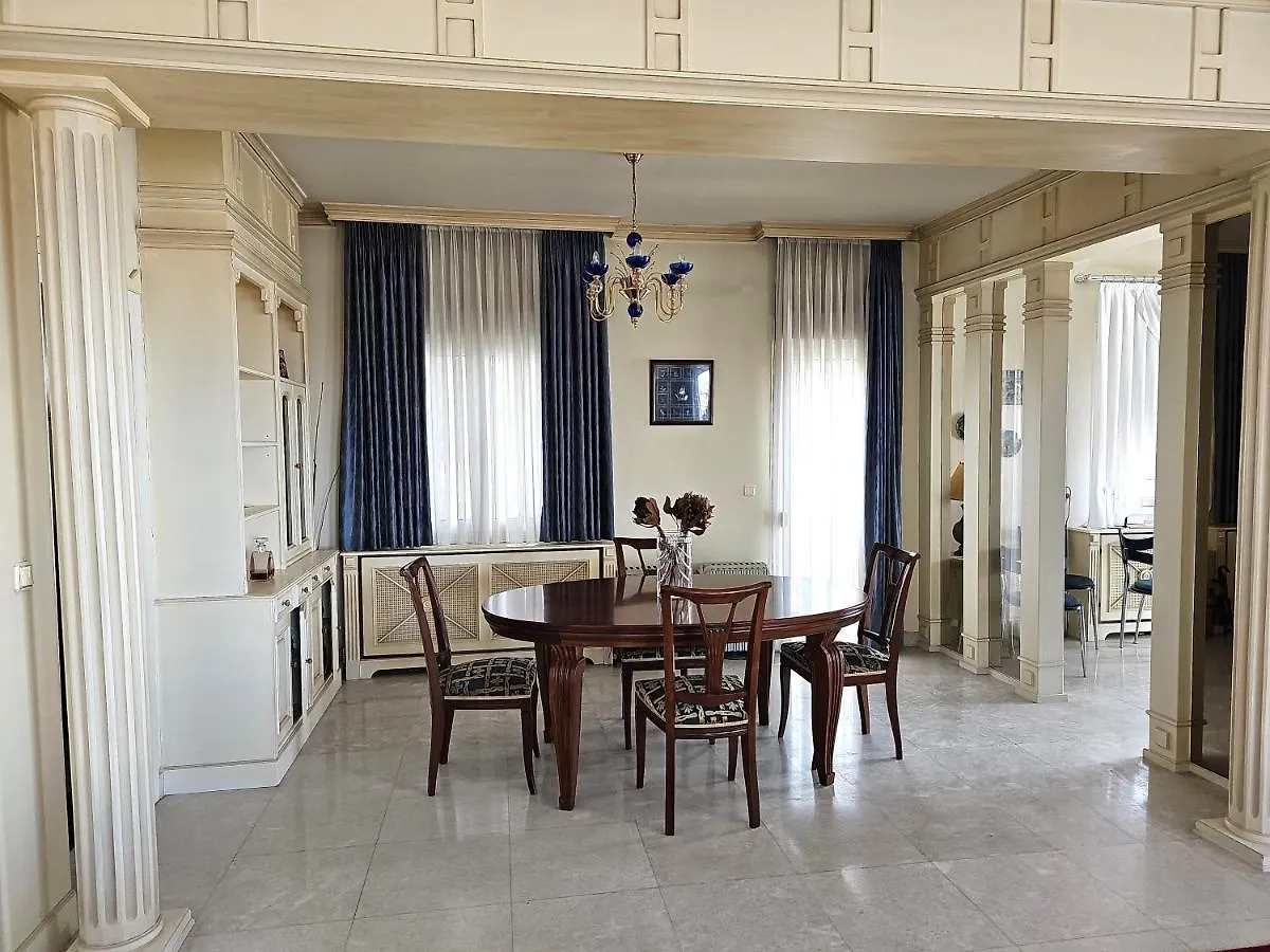 Escape To Villa Panorama And Enjoy The Classic Charm With Stunning Sea Views Салоники